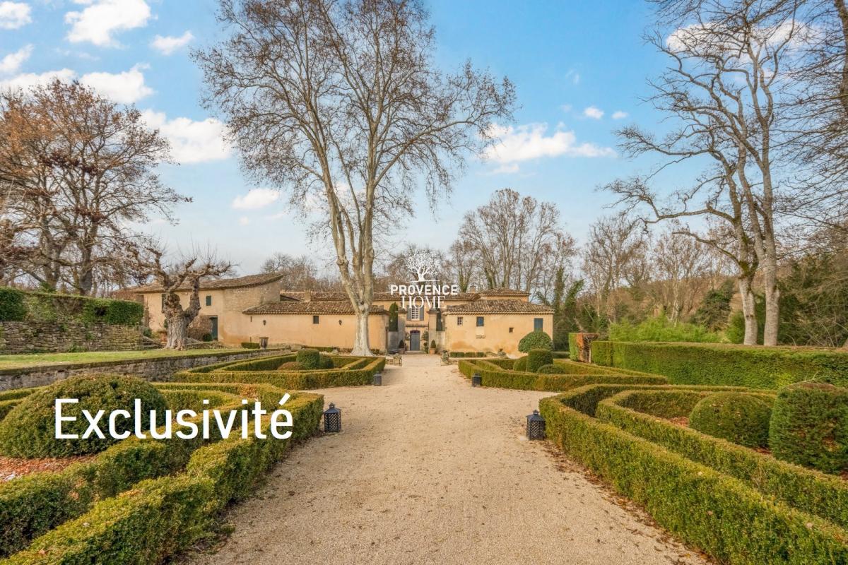 Vente Château Saignon Provence Home